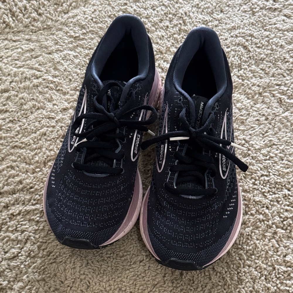 Brooks Black and rose gold Glycerin 19